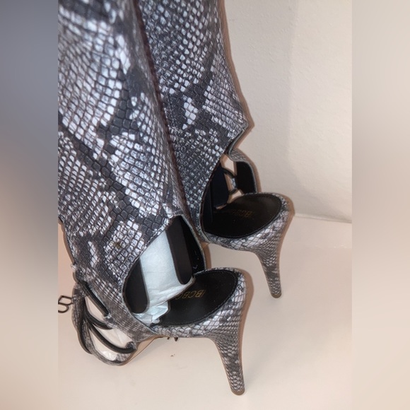 24HR DROP ⬇️ BCBGeneration Peep Toe Gladiator Strappy Heel - Picture 14 of 17